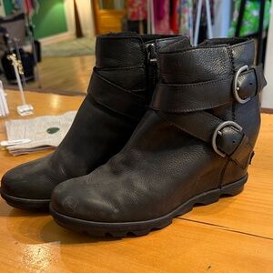Sorel Black Ankle Boots with Buckle Straps